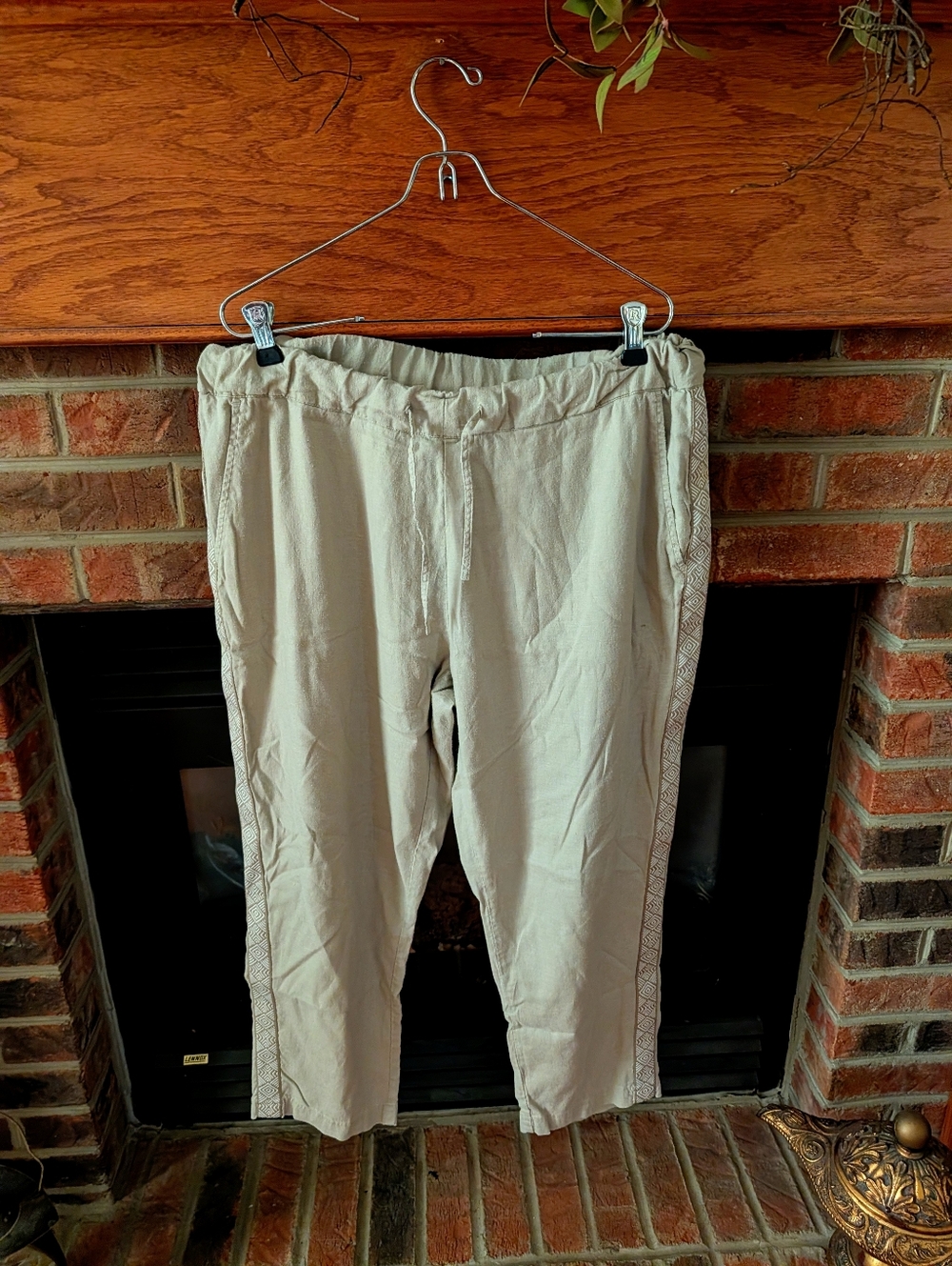 Women's Cropped Drawstring Pants in Light Beige